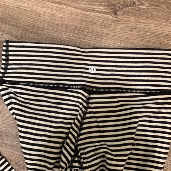 Unicorn 🦄 Lululemon wunder unders 🦄 - Picture 2 of 5